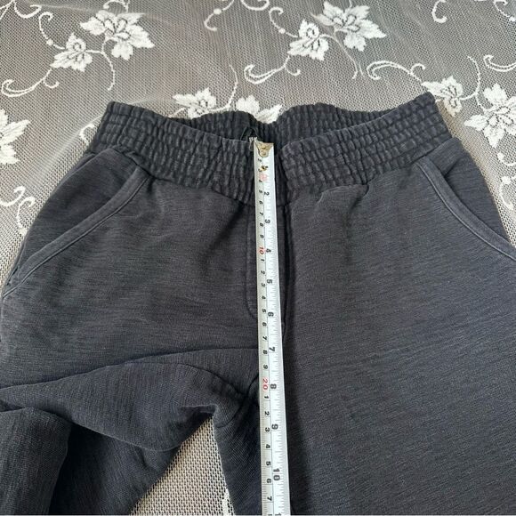 Aritzia Wilfred Free Black Cropped Joggers Sz XS - Picture 7 of 9